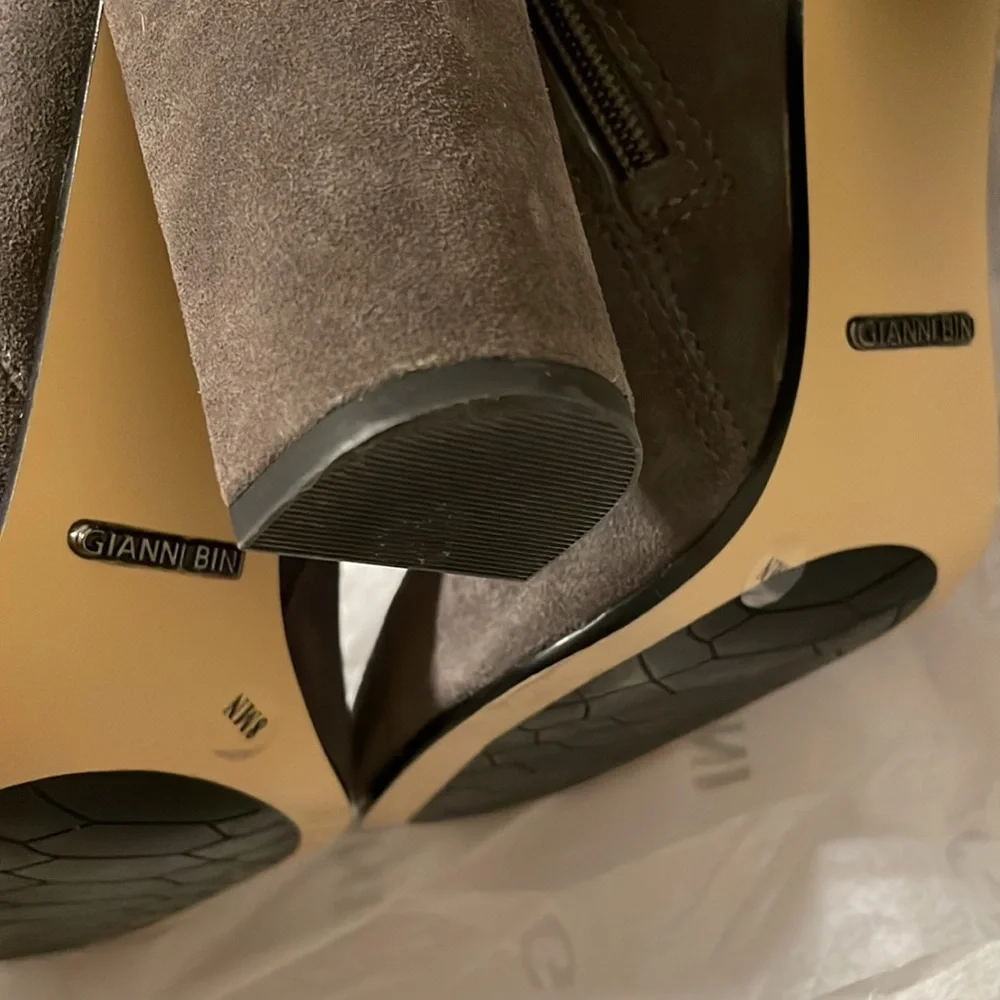 Gianni Bini gray suede tall boots 8 - Picture 4 of 6